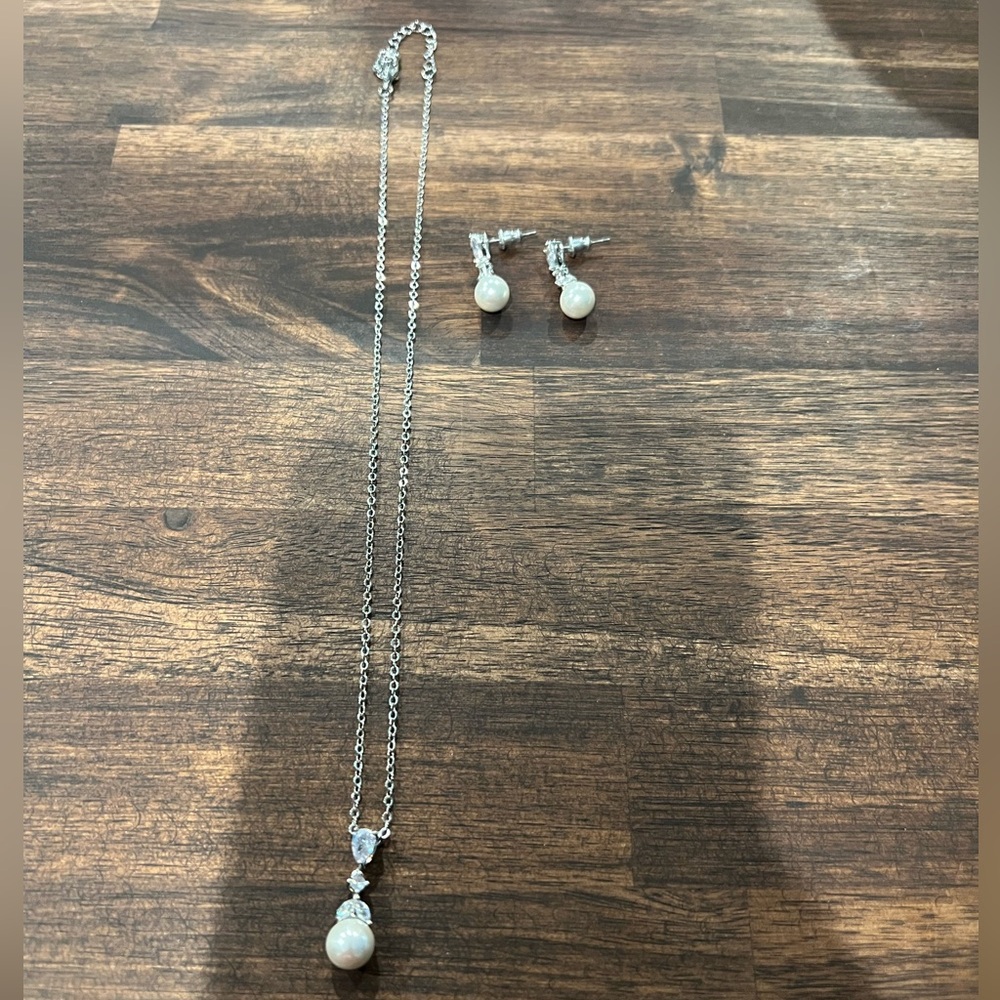DARETH COLBURN JEWELRY SET